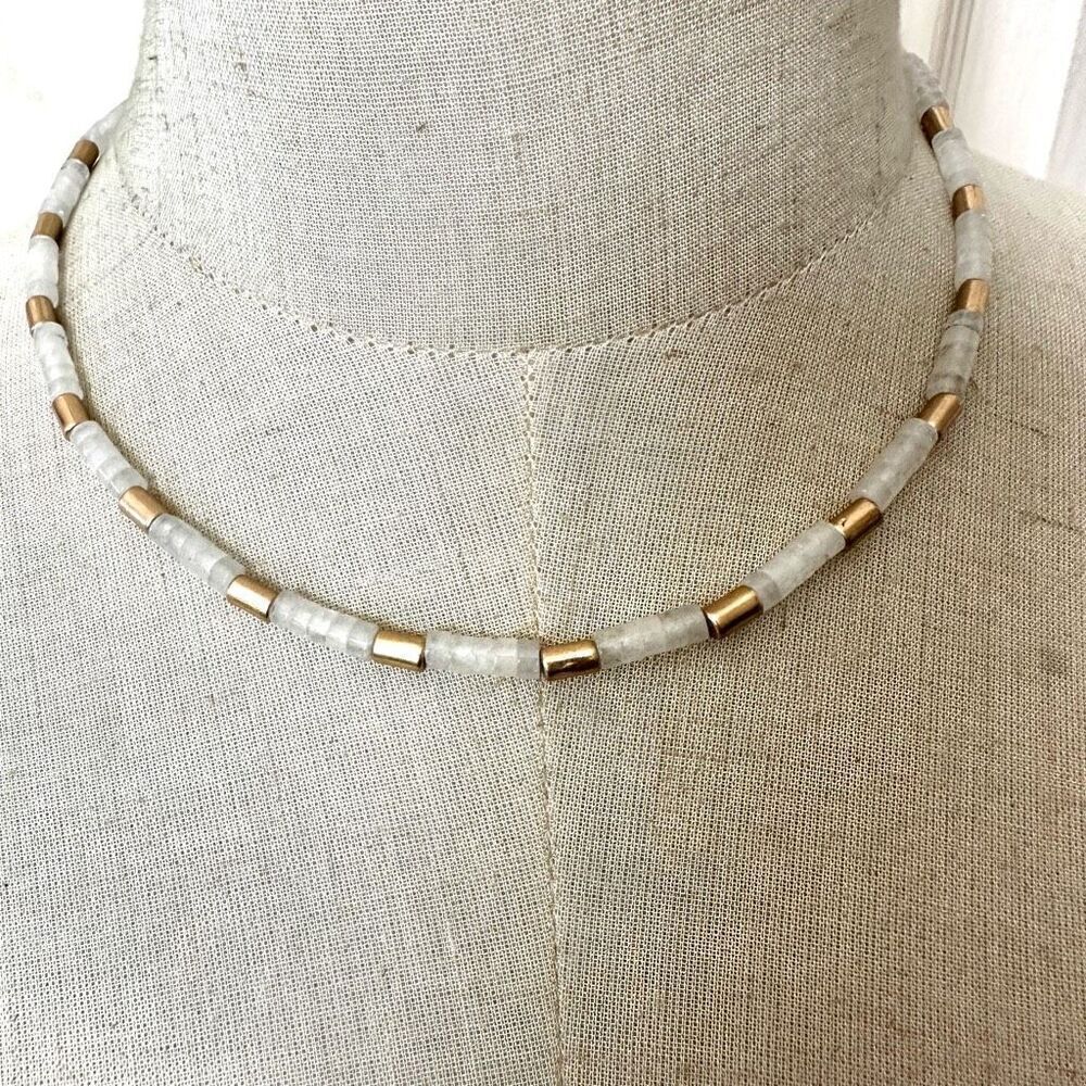 White and gold tone necklace